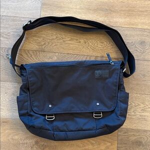 Tumi T-Tech Essentials Messenger Bag